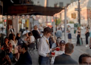 Gelir ve Harcama Enflasyonun Gerisinde Kalıyor, Ekonomik Kırılganlığın İşareti