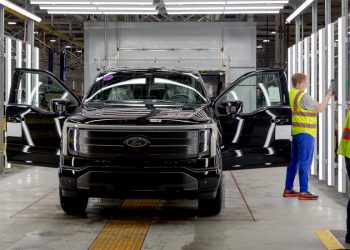 Elektrikli Arabalar, İklim Tasarısında Yardım Olsa Bile sporları İçin Çok Pahalı