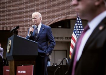 Biden, Seçmenlere Sağlık Bakım Maliyetleri Konusunda Güven Vermeye Çalışıyor