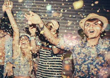 Avrupa yaşam maliyet krizi: Berlin gençlere kulüplere gitmeleri için para harcamak