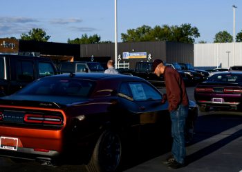 Araba fiyatlarındaki artış, yapısal olarak daha yüksek ödemelerle karşı karşıya olan turistlerin varlığıdır.