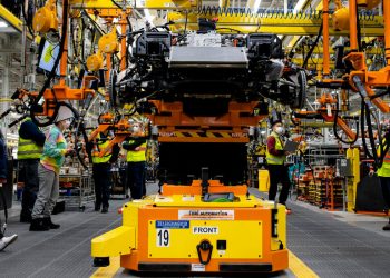 Enerji Verimliliği’ndeki üç otomobil üreticisine karşı ortaya çıkan huelga’yı kılıçtan geçiriyor.  UU.