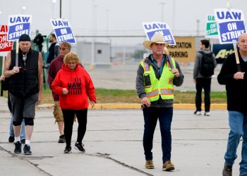 UAW, Otomatik Grevleri Cuma Günü Genişleyebileceğini Söyledi