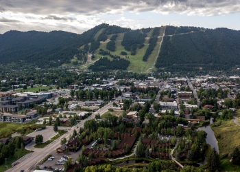 Wyoming’de Yeşil Enerjiyi Teşvik Etmek İster misiniz?  Milyarderleri hedefleyin.