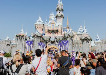 Disney Mirasçıları Aktivist Yatırımcılara Karşı Sıralanıyor