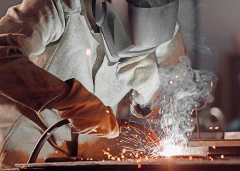 Tüketim odaklı büyüme modelinden katma bedelli üretime yönelmeliyiz